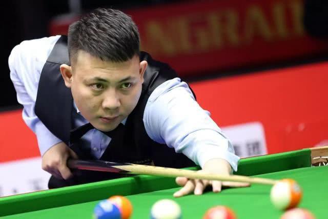 从足球赛场 从足球赛场